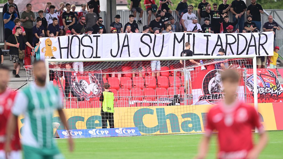 FOTBAL ONLINE: Pardubice potrestaly obří hrubku Bohemky, Karviná zvýšila. Slavii čeká šlágr