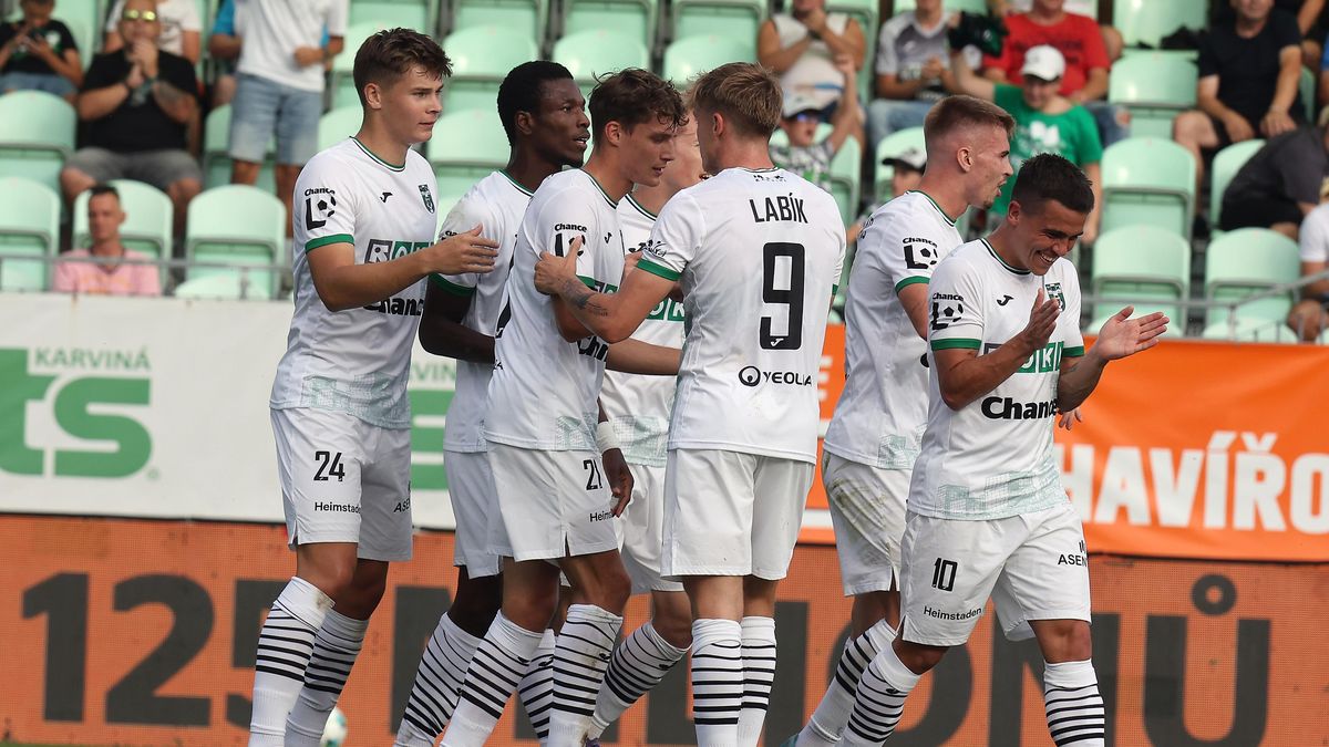 FOTBAL ONLINE: Karviná slaví. Dukla i Bohemka srovnaly, Jablonec se tlačí před Slavii