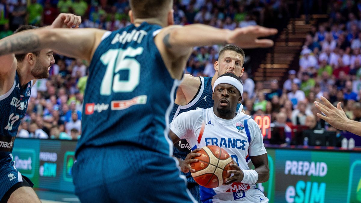 Bizár na EuroBasketu. Francouzský rozehrávač šokoval i spoluhráče