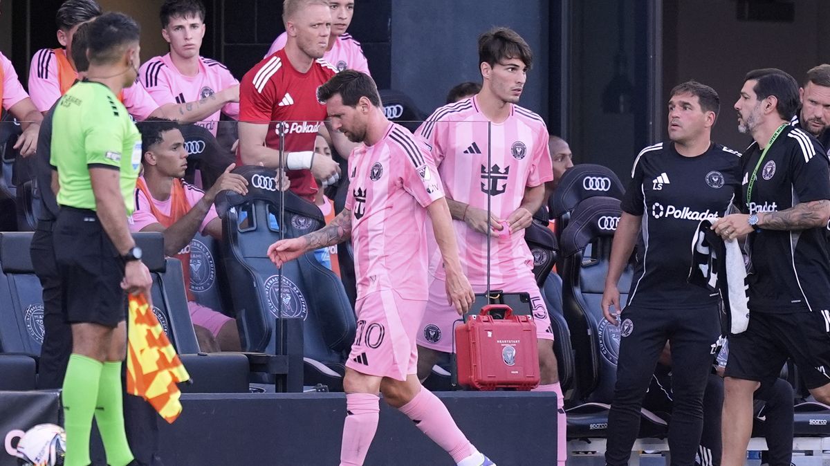 V nominaci na Zlatý míč pro nejlepšího fotbalistu podruhé za sebou chybí hvězdy Messi i Ronaldo