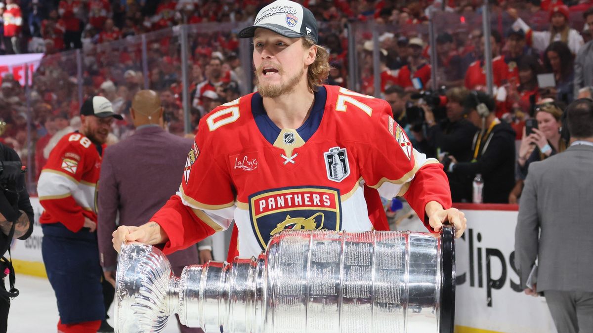 Kde mám Stanley Cup? Švéd si na trofej musel počkat, zadrželi ji celníci