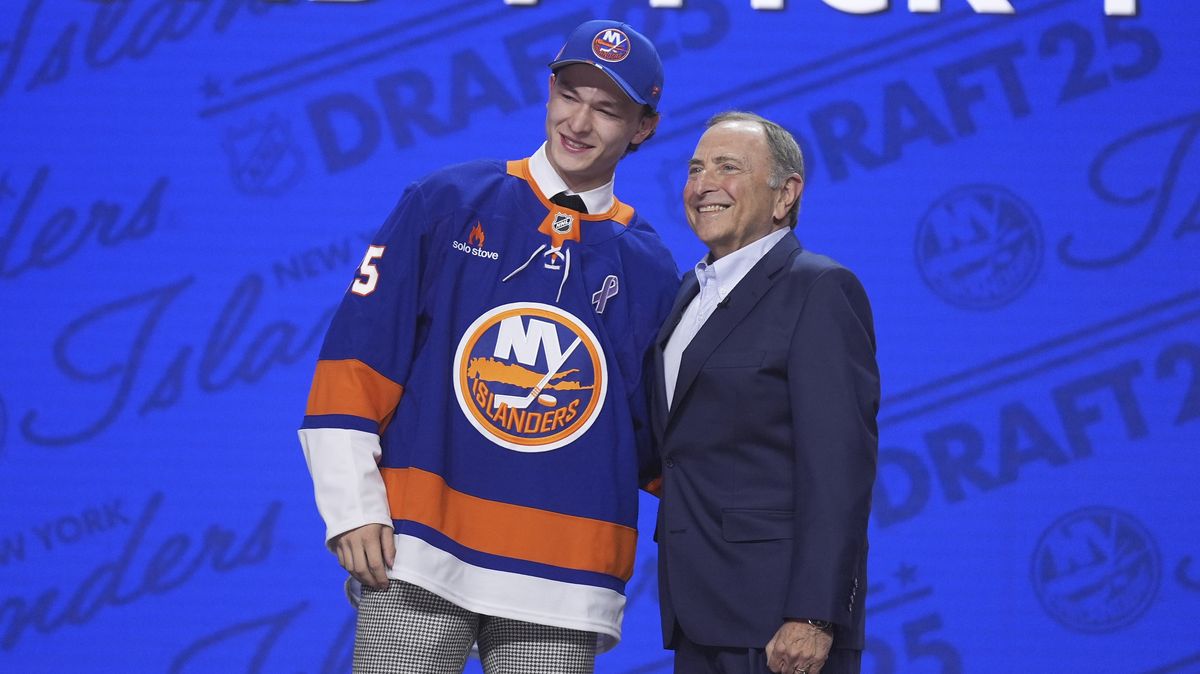 Jednička letošního draftu Schaefer podepsal s Islanders nováčkovskou smlouvu