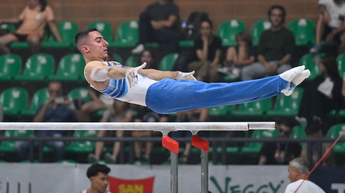 Italský gymnasta byl po vážném zranění na univerziádě převezen do Milána