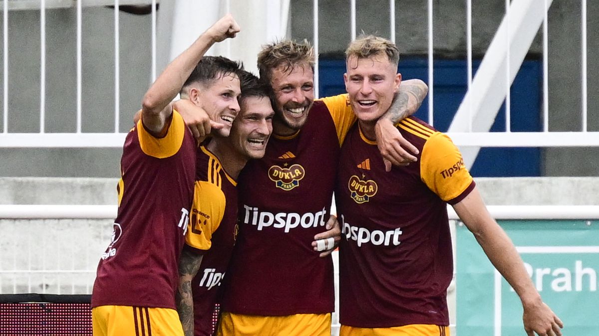FOTBAL ONLINE: Plzeň překvapivě propadla na Julisce. Slovácko obrátilo výsledek v závěru. Večer jde do akce Slavia