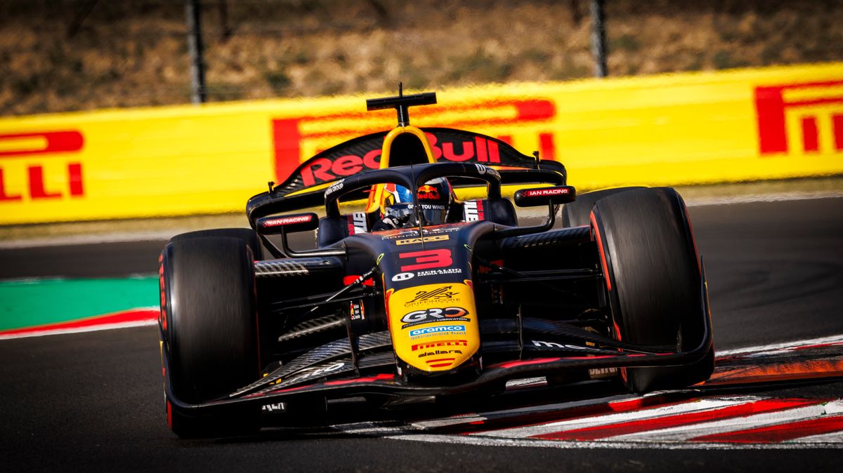 Sprint formule 2 v Maďarsku vyhrál Martí. Staněk skončil vinou kolize mimo body