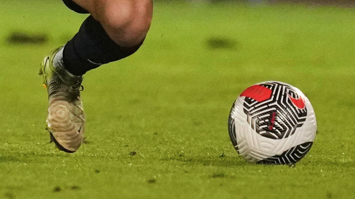 UEFA poslala ruským klubům přes čtvrt miliardy. Ukrajinci si stěžují
