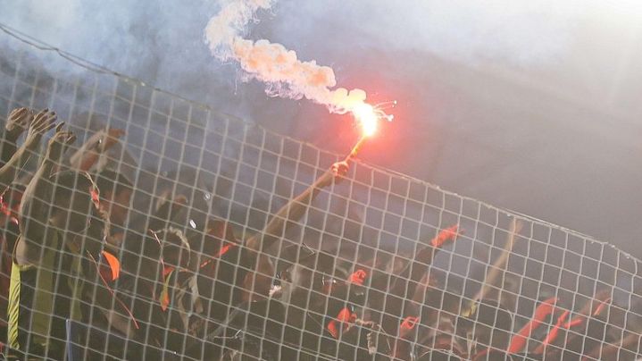Choulostivá trefa. Fotbalistu po zápase zasáhla rachejtle přímo do slabin
