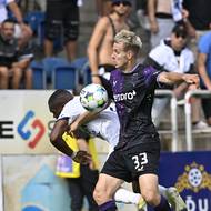 Zleva Gigli Ndefe ze Slovácka a Ondřej Zmrzlý ze Slavie