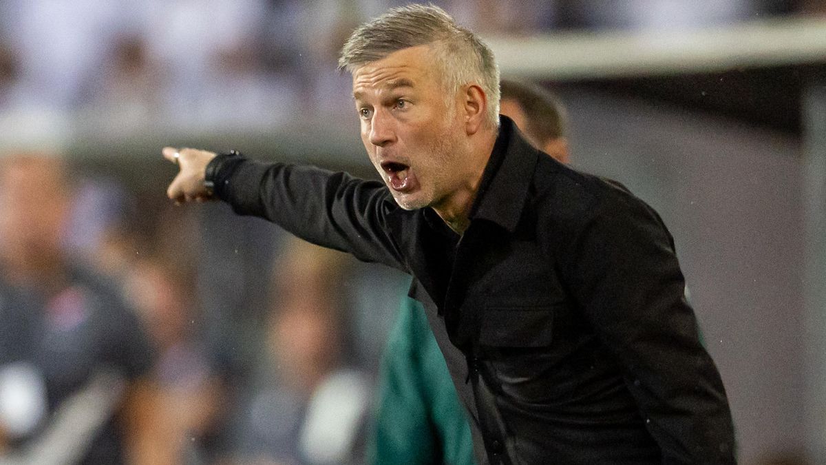 Postoupil fotbal, ulevil si kouč Legie