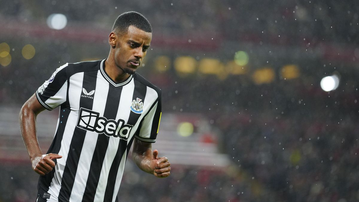 Stávkující fotbalový kanonýr Isak zůstává v Newcastlu mimo tým