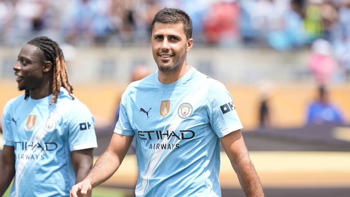 Manchesteru City bude na úvod soutěže chybět držitel Zlatého míče