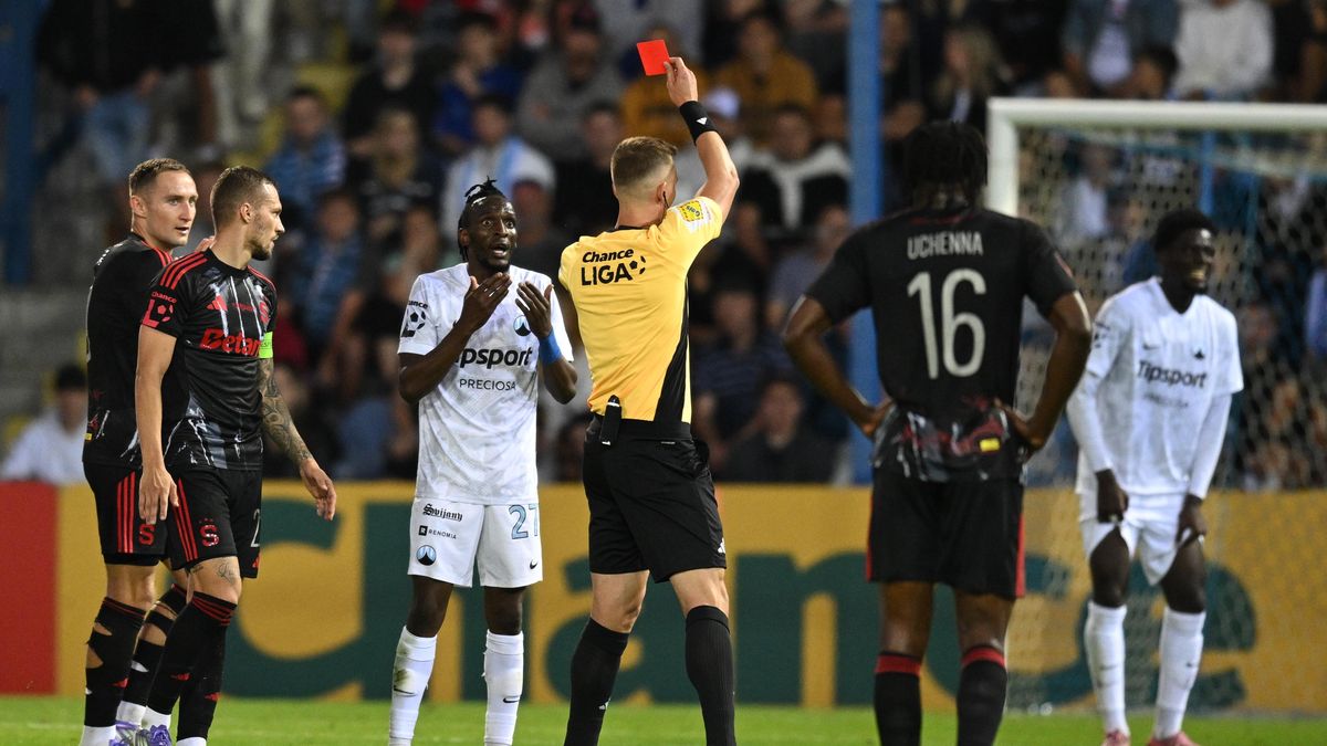 FOTBAL ONLINE: Sparta vede v Liberci, navíc má početní výhodu. Výhra ji posune před Slavii