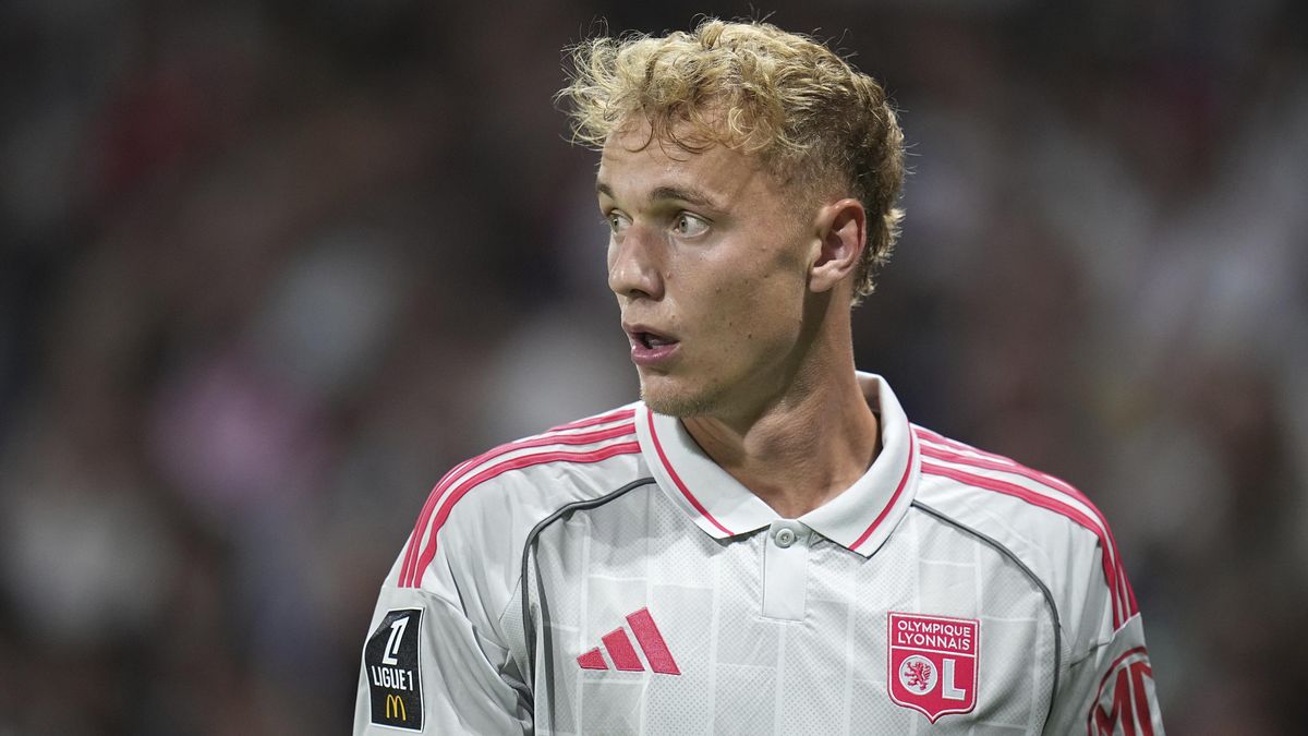 Lyon s Karabcem a Šulcem porazil Angers a dotáhl se na PSG