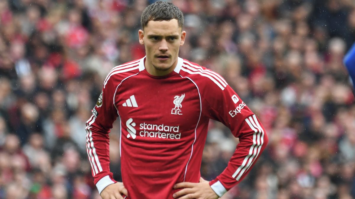 Agent 007. Drahá posila Liverpoolu tápe a čelí internetovému posměchu ...