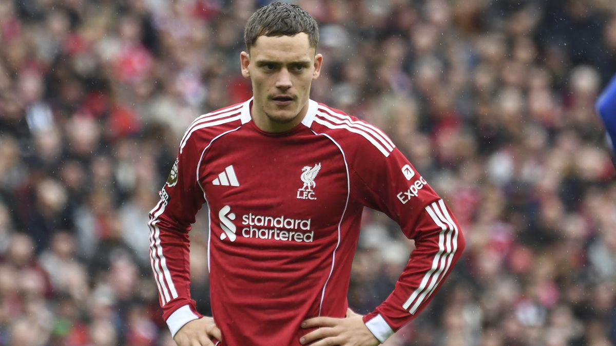 Agent 007. Drahá posila Liverpoolu tápe a čelí internetovému posměchu