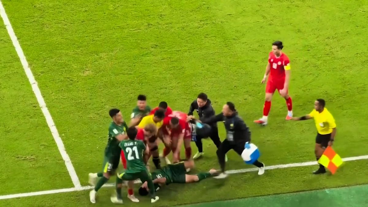 V Číně se strhla hromadná bitka na hřišti. Situaci uklidňoval i bývalý gólman Liberce