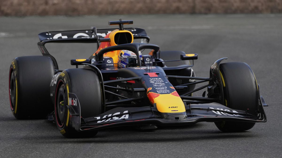 Kolize Leclerca a Piastriho umožnily zisk pole position v Baku Verstappenovi