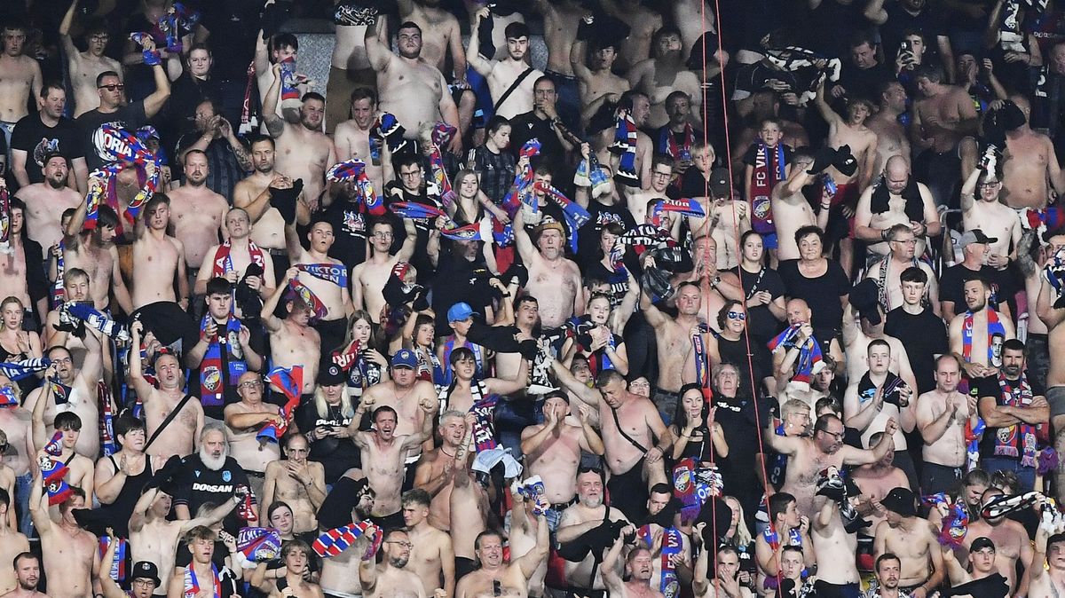 Bojujte za Plzeň! Vytočení fanoušci si zavolali hráče na kobereček