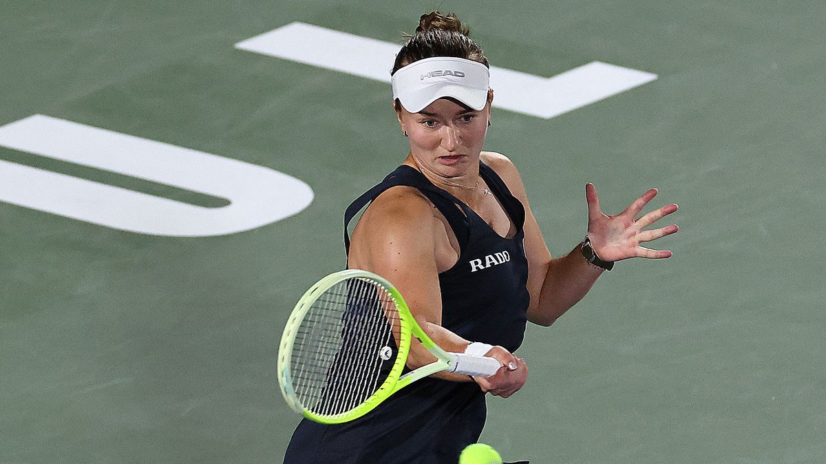 TENIS ONLINE: Češky v akci, Krejčíková čelí Šwiatekové. Boj o semifinále čeká i Siniakovou