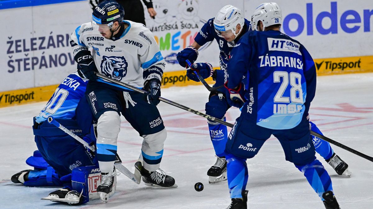 HOKEJ ONLINE: Kometa ztrácí náskok, Pardubice zvyšují náskok, Kladno prohrává
