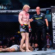 Fabio Moraes sice vzdoroval, na konci úvodního kola ho ale Frederic Vosgröne uškrtil.