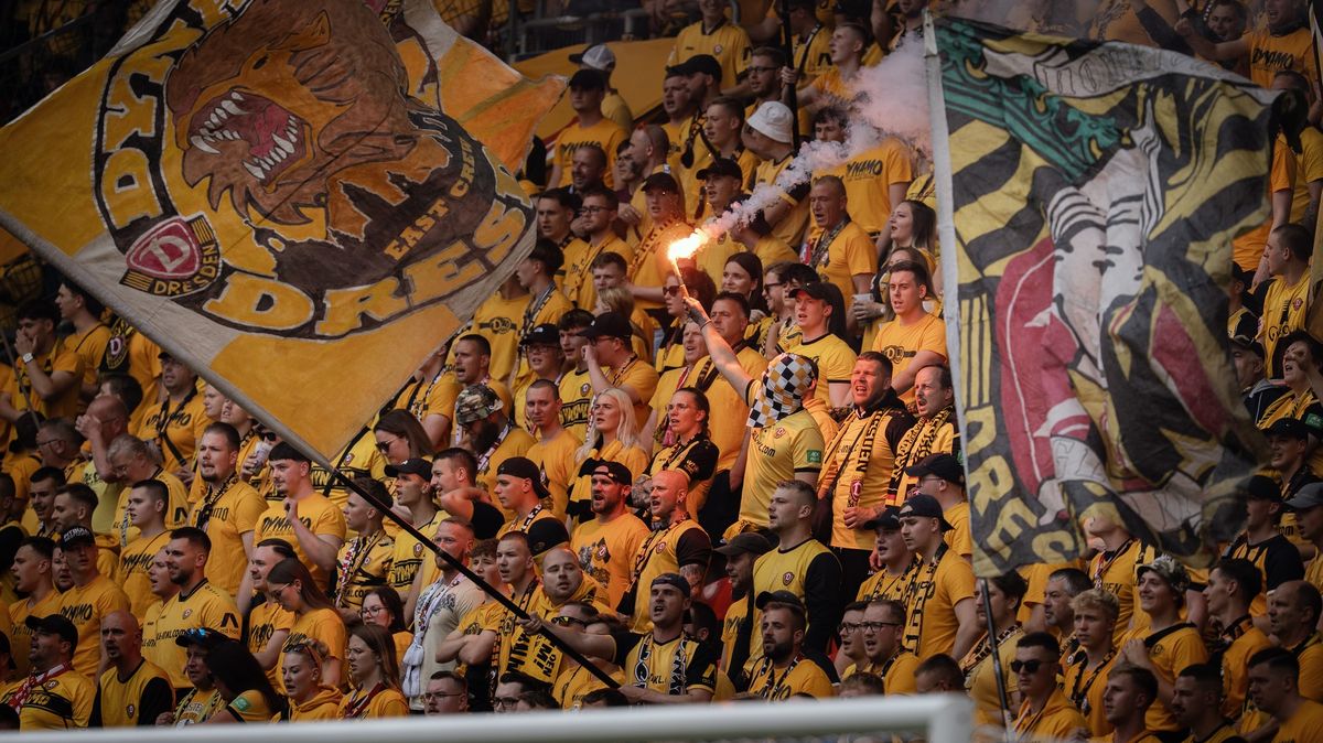 Další demolice. Při fotbale to znovu odnesly záchody