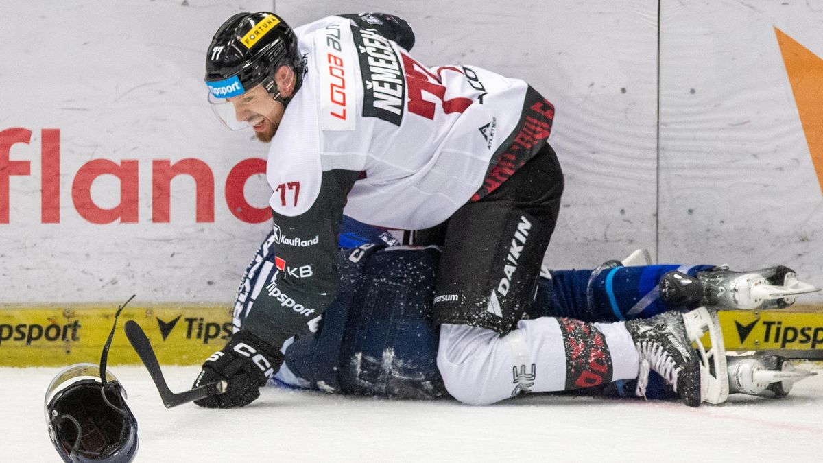 ZAOSTŘENO NA EXTRALIGU: Masakr, brutální faul! Antoš spílá obránci Sparty a volá po vysokém trestu