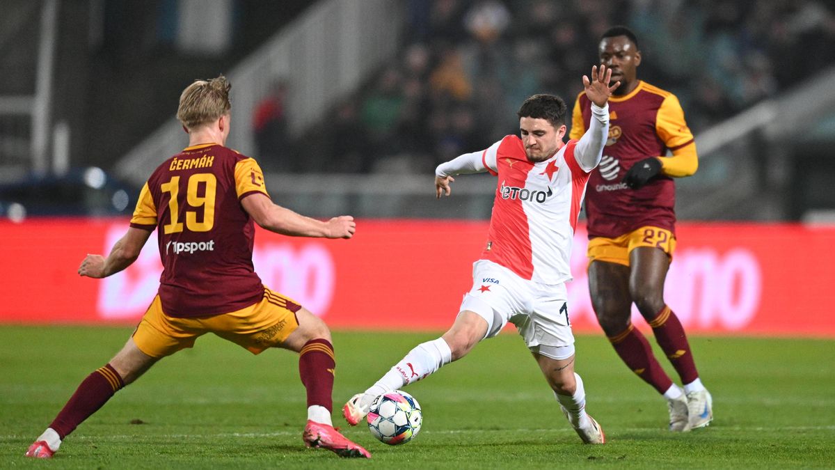 Slavia se v malém derby může dostat do čela a zatlačit na Spartu