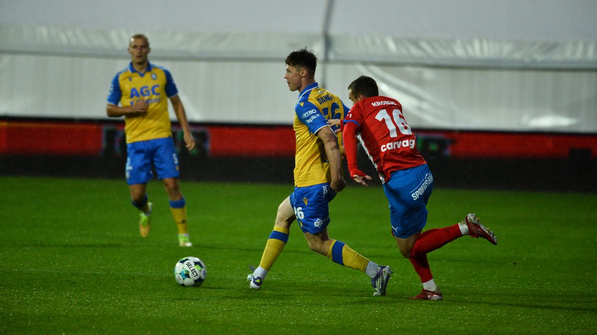 FOTBAL ONLINE: Sigma v poháru senzačně končí. Sparta, Baník i Zlín jdou dál. Zbrojovka vede nad Teplicemi