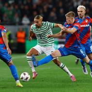 Lukáš Červ (vpravo) při zápase úvodního kola Evropské ligy proti Ferencvárosi