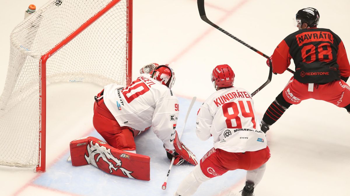 HOKEJ ONLINE: Třinec se trápí. Kometa začíná s Litvínovem, derby v Pardubicích