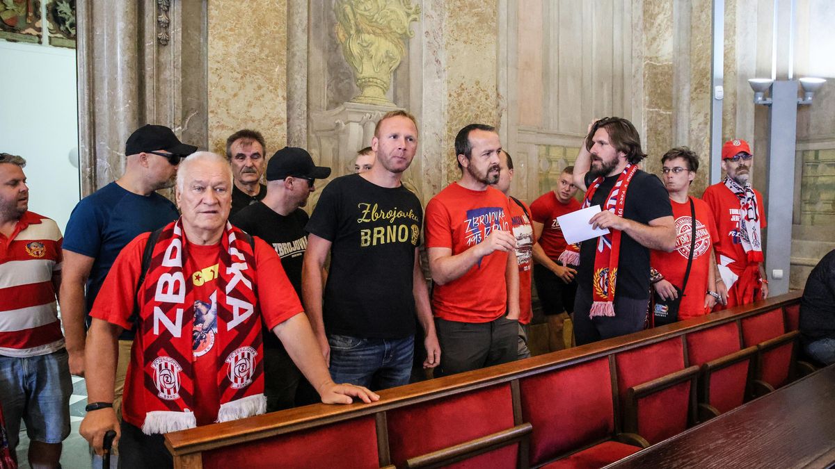 Naděje Zbrojovky na stadion za Lužánkami žije, brněnští politici jsou pro
