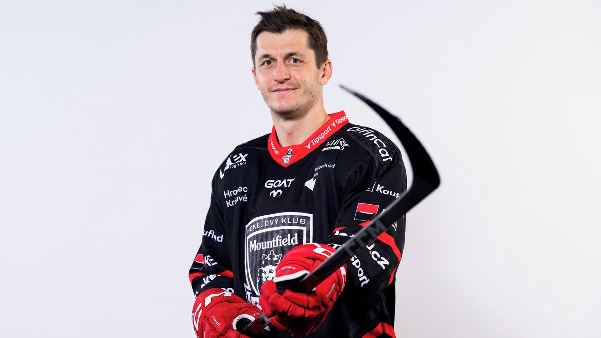 Třaskavý start pro nechtěného Radila. V dresu Hradce se hned v prvním kole vrátí do Pardubic