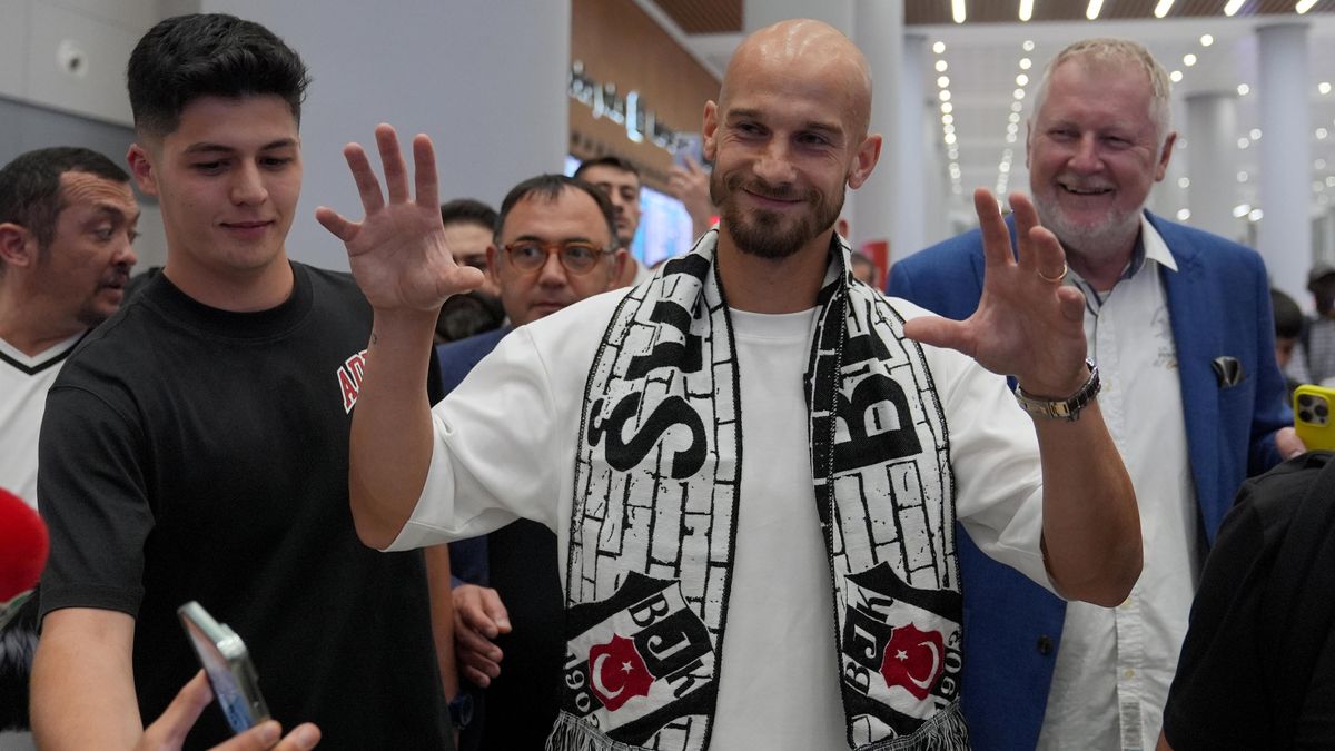 Černý se po přestupu do Besiktase uvedl v turecké lize gólovou přihrávkou