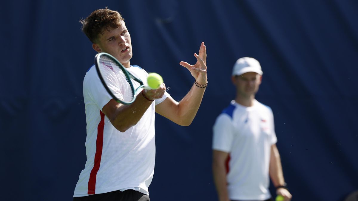 Déšť a bouřky otestují nervy českých tenistů. Davis Cup by se mohl protáhnout až do neděle