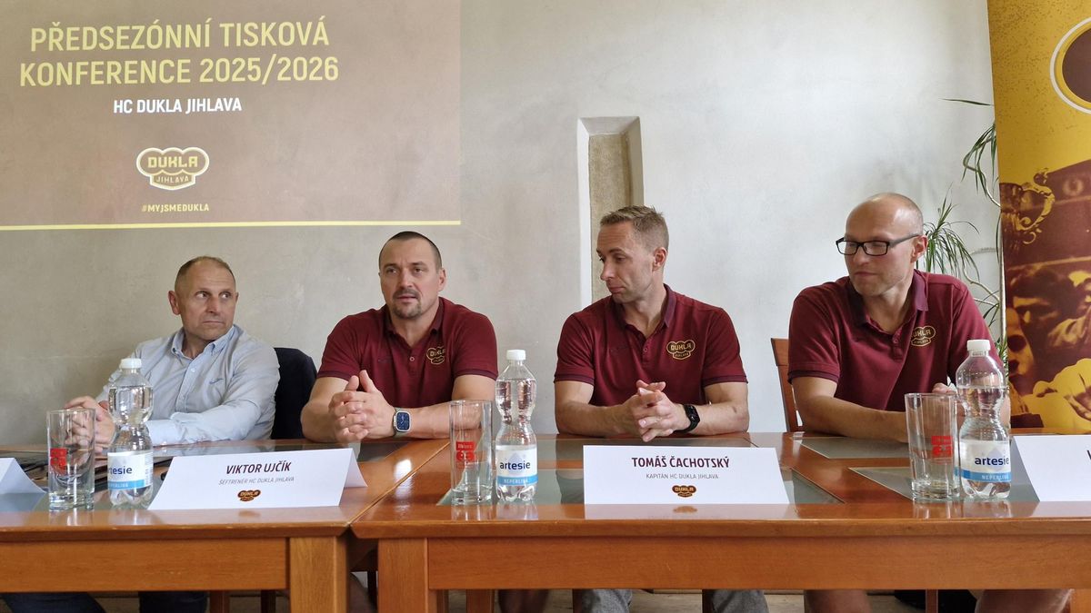 Slavná hokejová značka vyhlíží novou éru, sezonu začne Dukla dlouhou sérií venku