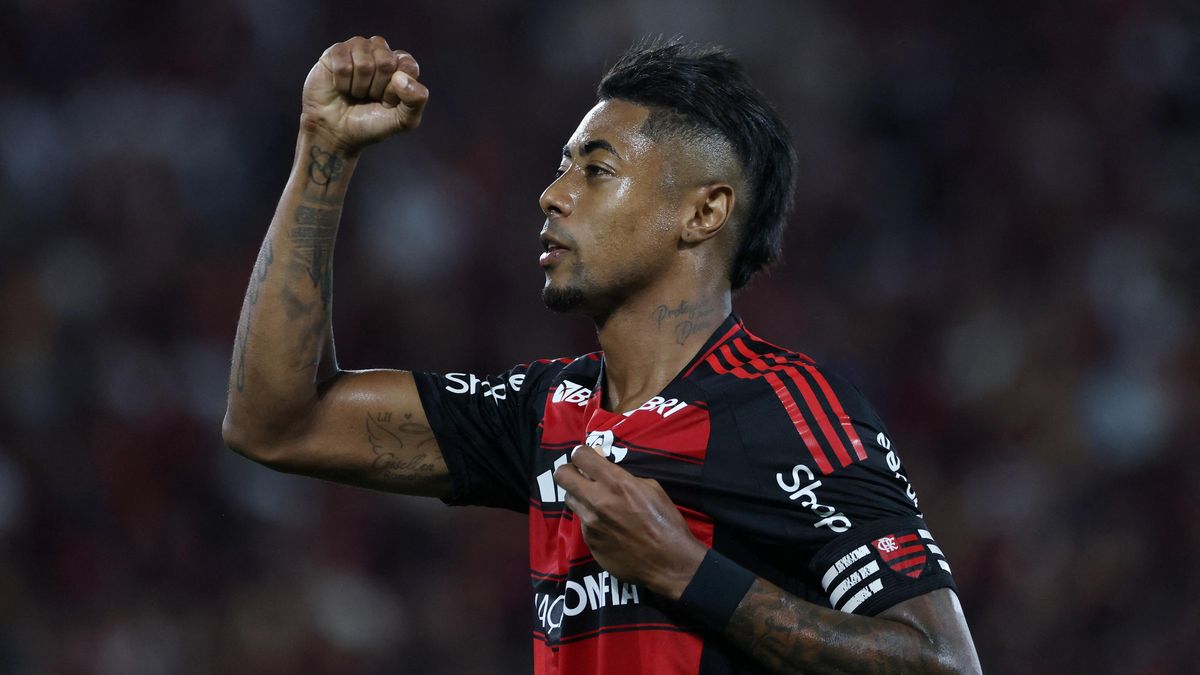 Stopka na 12 zápasů, pokuta a možná i vězení. Obránce Henriqueho potrestali kvůli sázkám