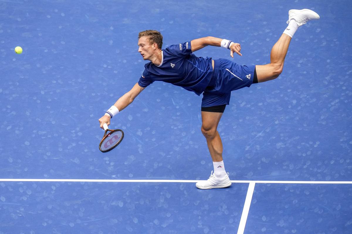 Jiří Lehečka v zápase s Carlosem Alcarazem