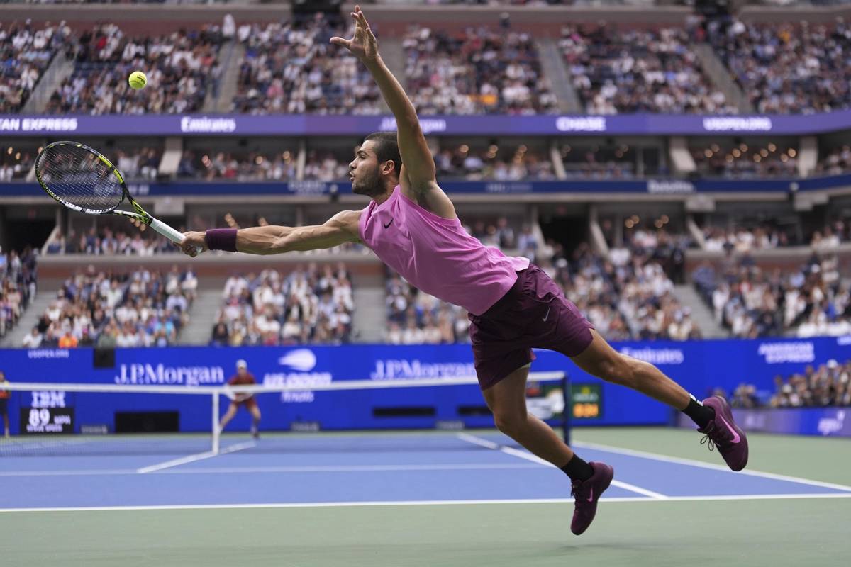 Alcaraz nedá soupeři žádný míč bez boje.