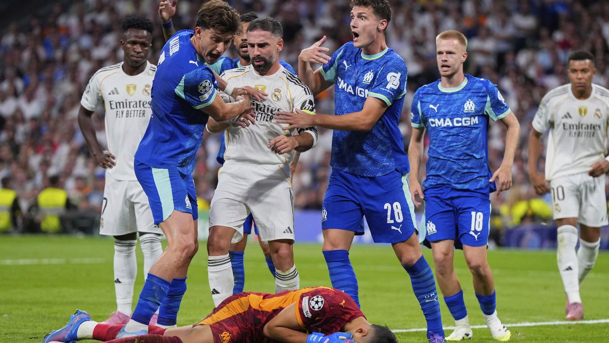 Dehonestace fotbalu, argentinská telenovela, ostudná penalta. V zápase Realu s Marseille plály emoce