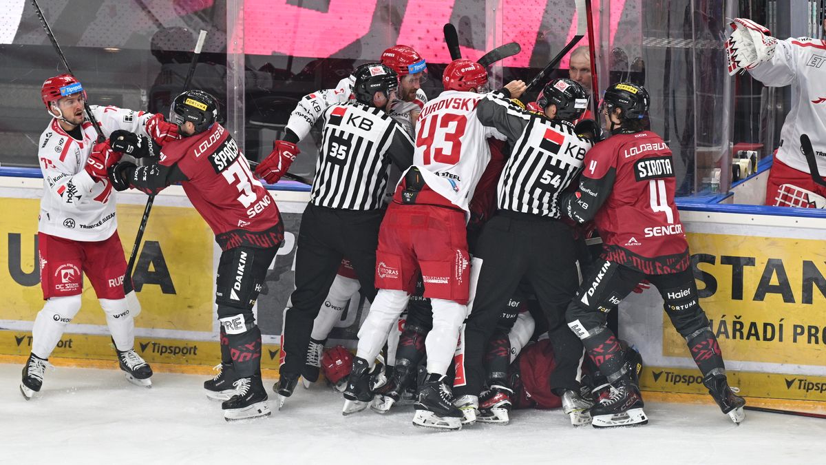 HOKEJ ONLINE: Rána pro Spartu, Třinec vyrovnává! Komplikace i pro Pardubice, Kometa má navrch 