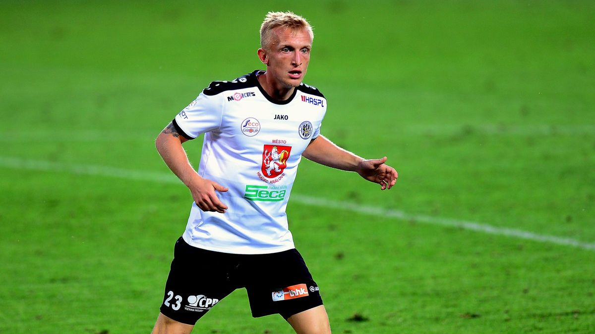 Dřel jsem jako Jágr, ale zničil jsem se. Bývalý záložník Fiorentiny o brzkém konci kariéry a životě po ní