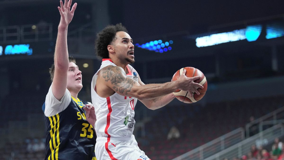 Turci se natrápili při bitvě o čtvrtfinále basketbalového ME