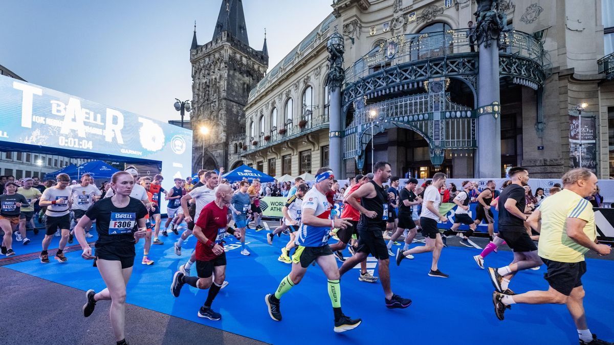 Nečekaná role moderátora Stacha. Zcela vyčerpanému běžci pomohl do cíle