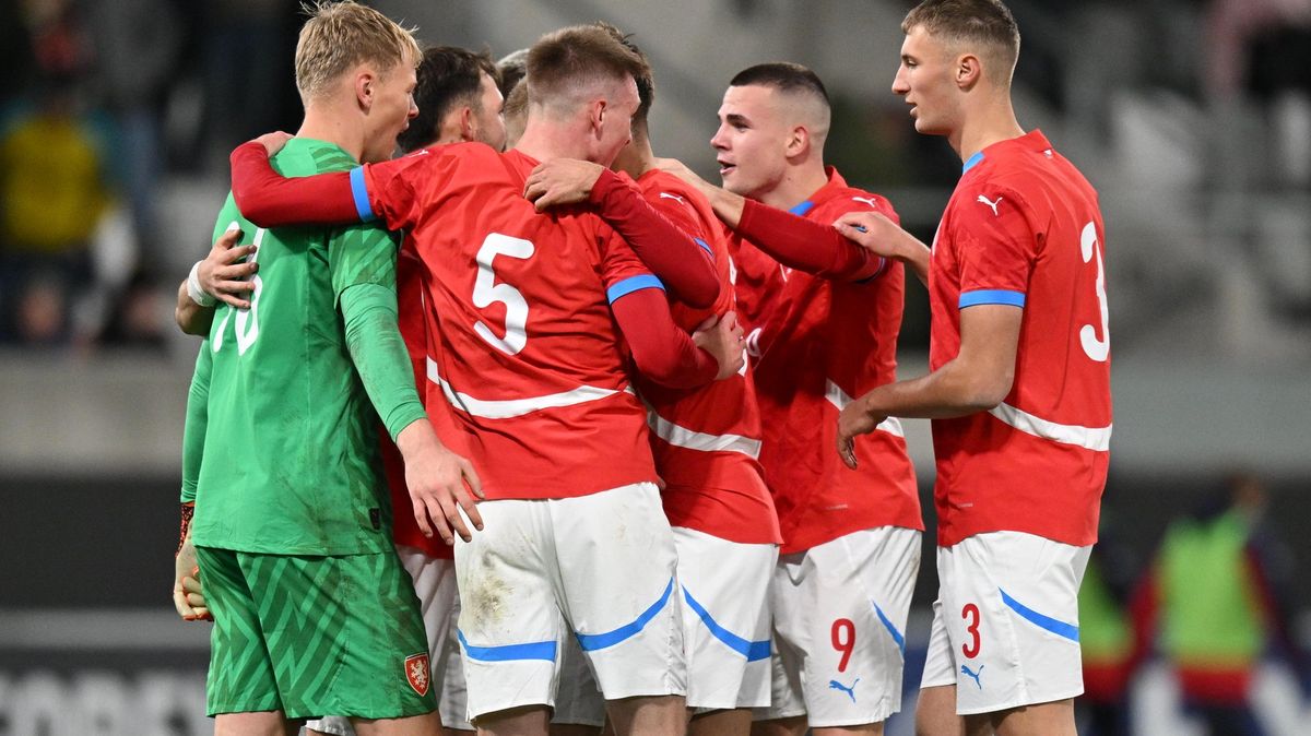 Jednadvacítka zahajuje kvalifikaci, Bílka čeká premiéra