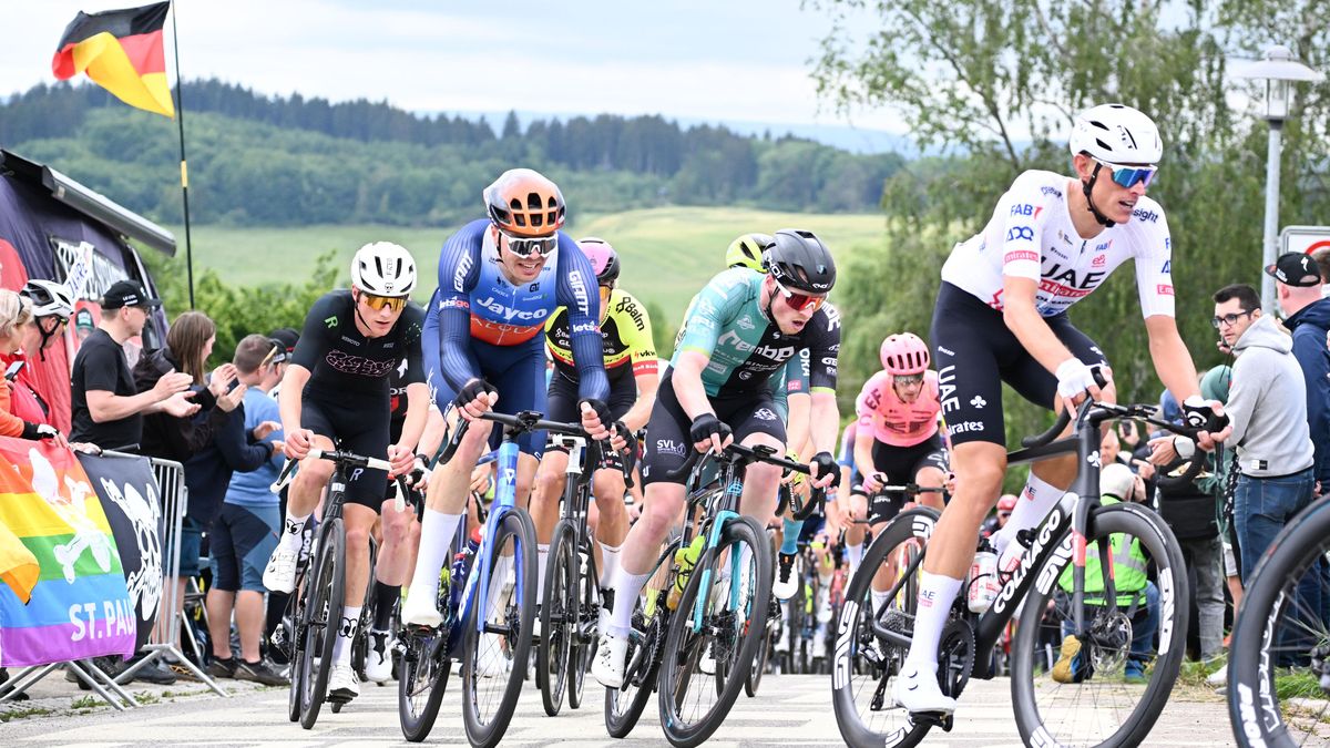 Nevídaný horor, 70 zraněných. K zemi šla velká část pelotonu