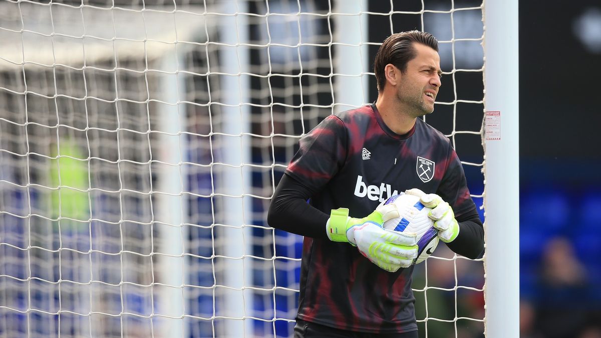 Součkovi se vrátil čtyřicetiletý spoluhráč. West Ham znovu povolal do služby Fabiaňského