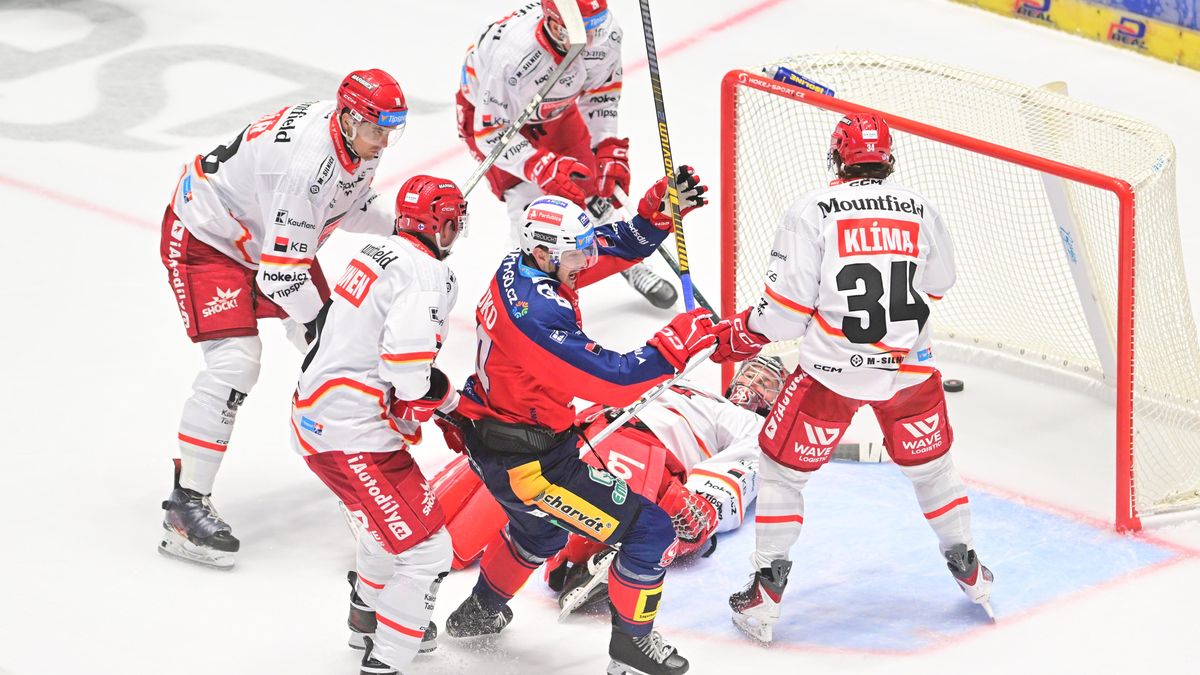 HOKEJ ONLINE: Pardubice demolují Hradec! Třinec se rozstřílel, Kladno bez Jágra tápe
