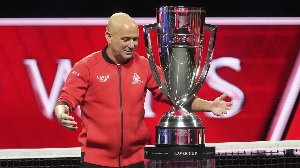 Šokovali jsme svět, prohlásil Agassi. Pak zažertoval na účet světové jedničky. Tleskali mu i Češi
