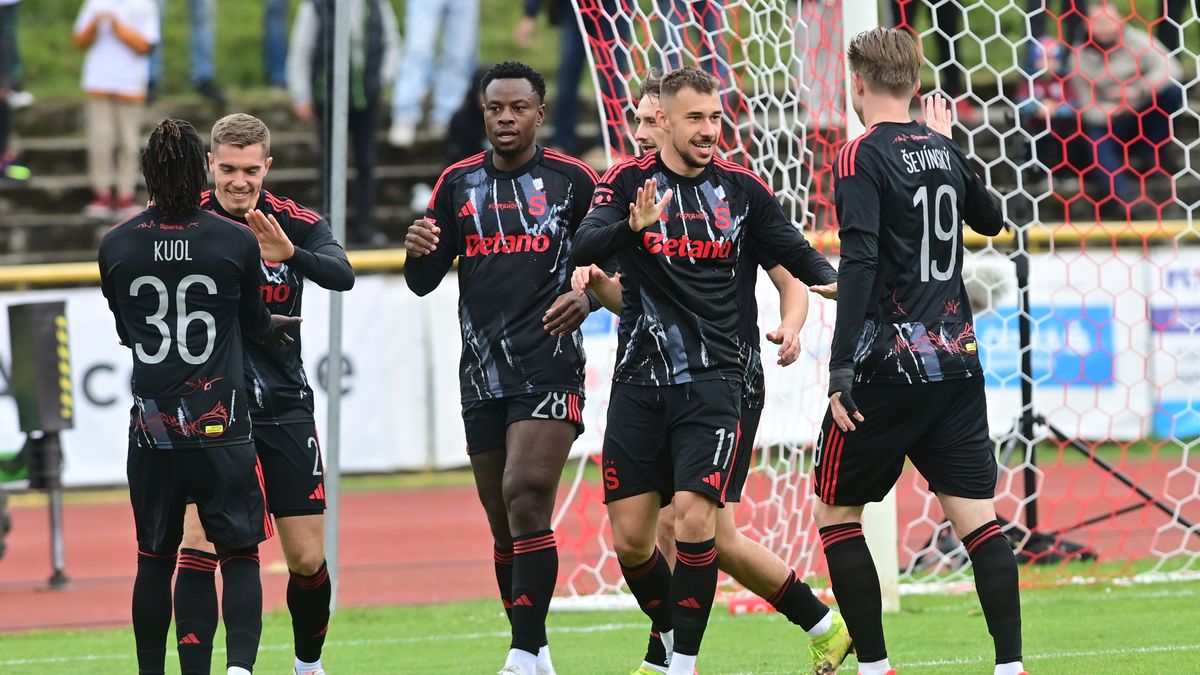FOTBAL ONLINE: Sparta v poháru zvyšuje náskok. Baník prohrává na hřišti druholigových Budějovic